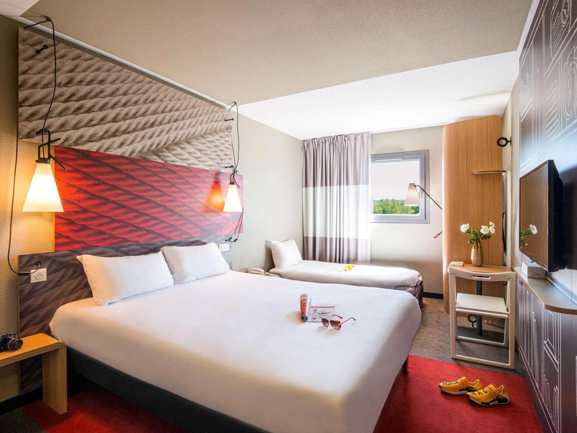Отель Ibis Bordeaux Centre Bastide Экстерьер фото